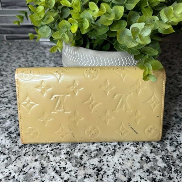 Louis Vuitton TN0181 2011 Vintage Vernis Patent Leather Sarah Wallet AUTHENTIC main image 8